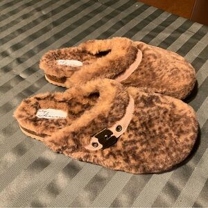 Easy Slides. Vintage Havana Brand. Brown Snake. Size 7. Faux Fur. Soft, warm.